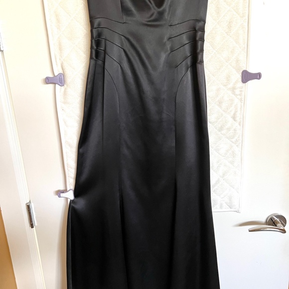 Tahari brand Midnight blue/black heavy satin dress. - Picture 6 of 7